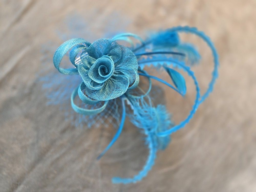 Turquoise Feather Fascinator with Mesh Flower – Excellent Condition