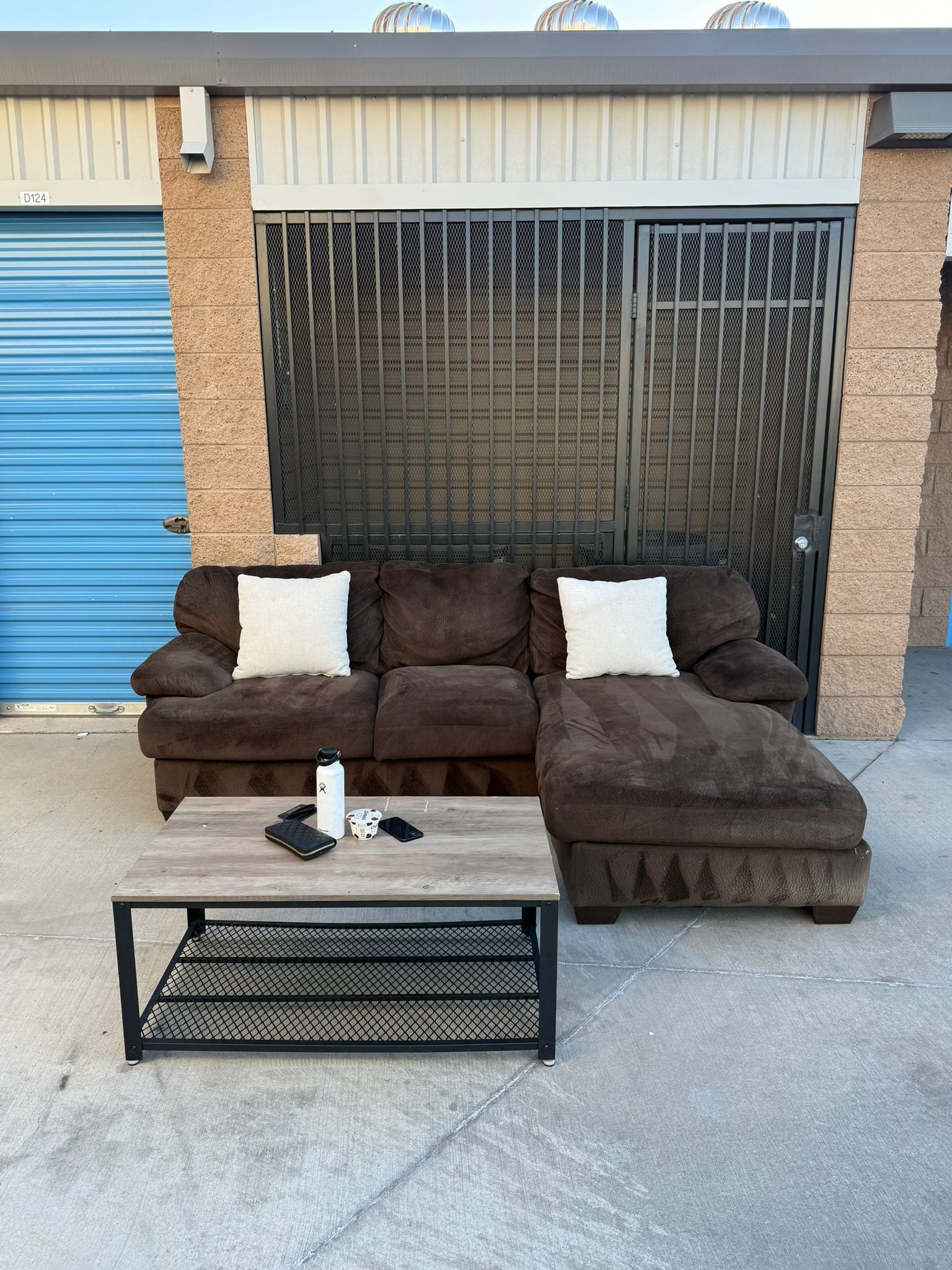Couch L
