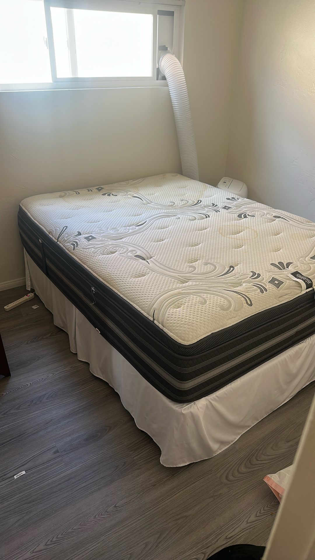 Beauty rest QUEEN mattress AND Bed frame