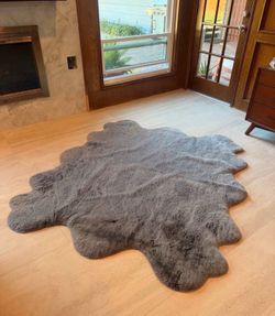 Area rug faux fur as new MAKE AN OFFER
