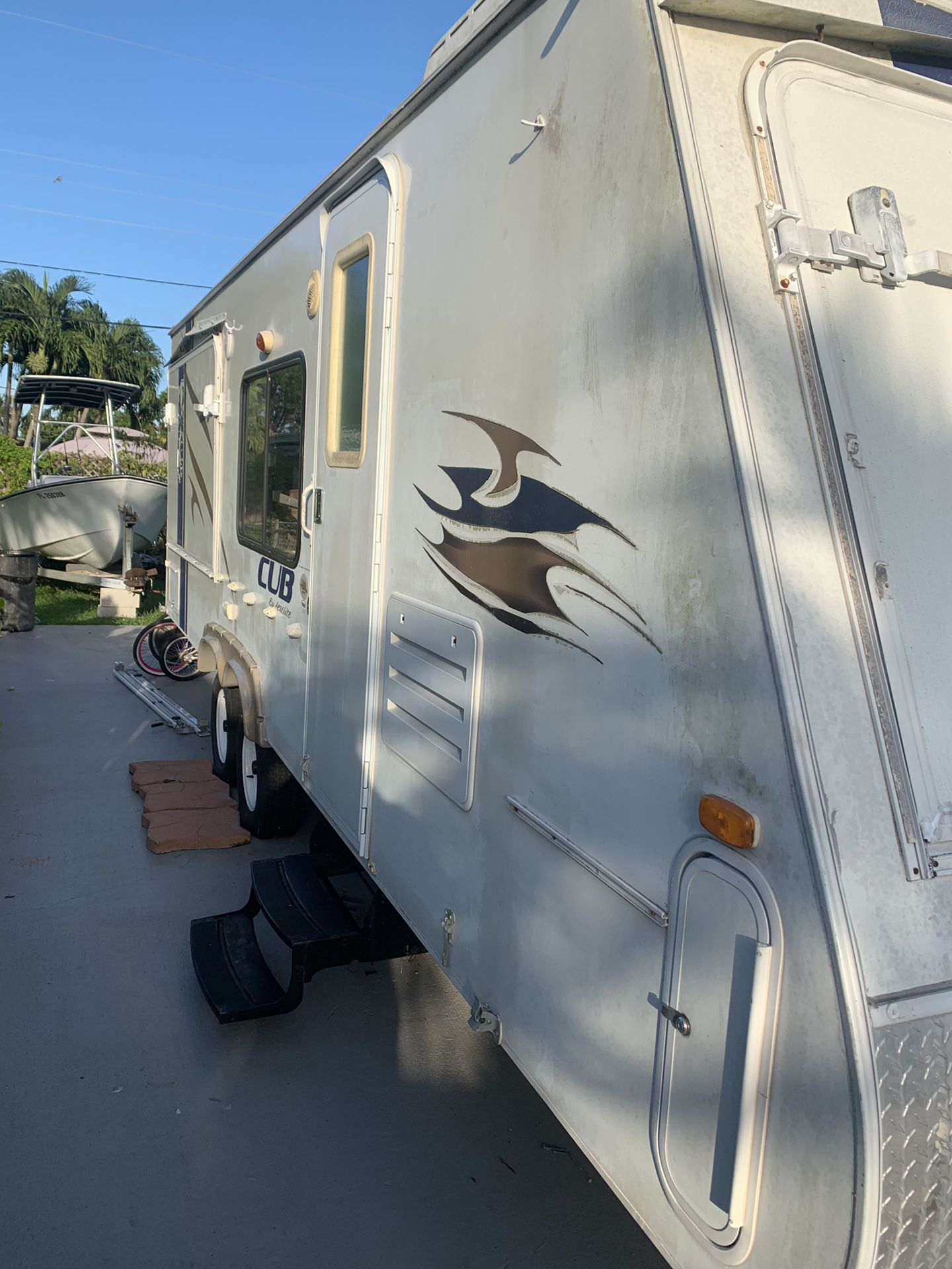 Travel trailer camper Cub Hybrid