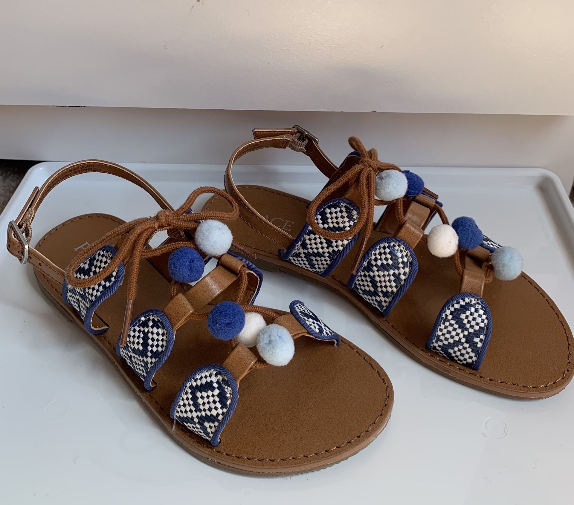 Girls sandals Size 2youth (Children’s Place)