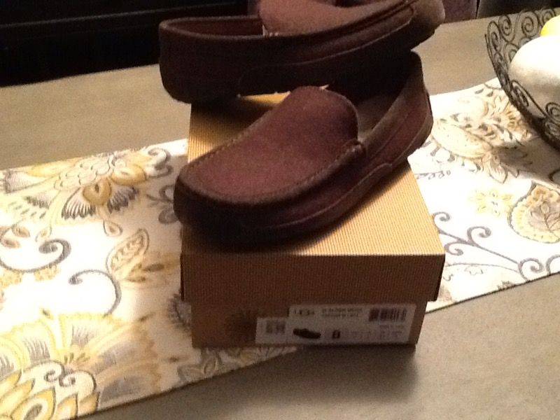Brand new men's Ugg slippers size 8