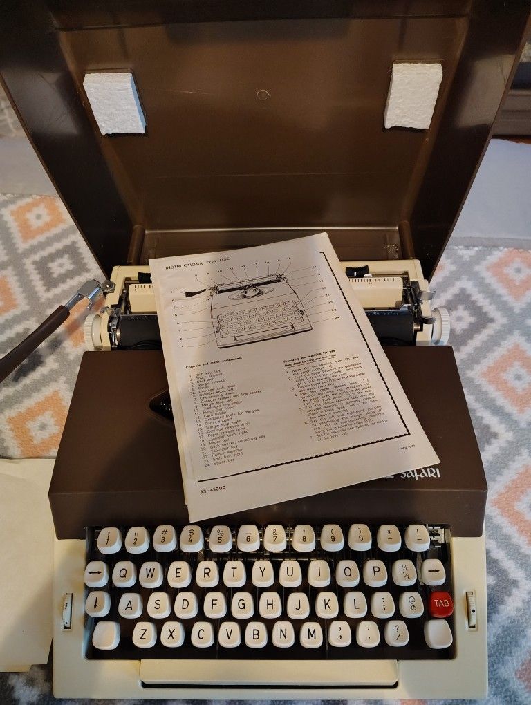 Royal Safari Typewriter
