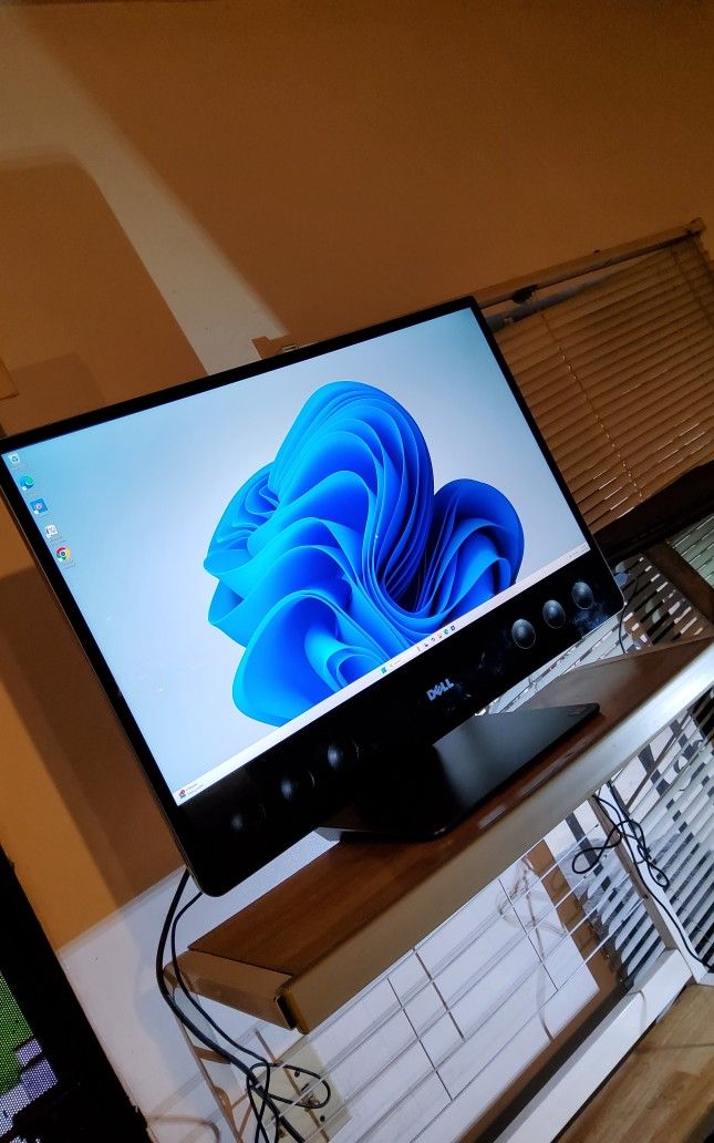 Dell XPS One 7760 Gaming Pc. 27Inch. Touchscreen, Intel-i7-3.60GHz-CPU. 24GB Ram, 1TB SSD Drive, GPU: Radeon R9