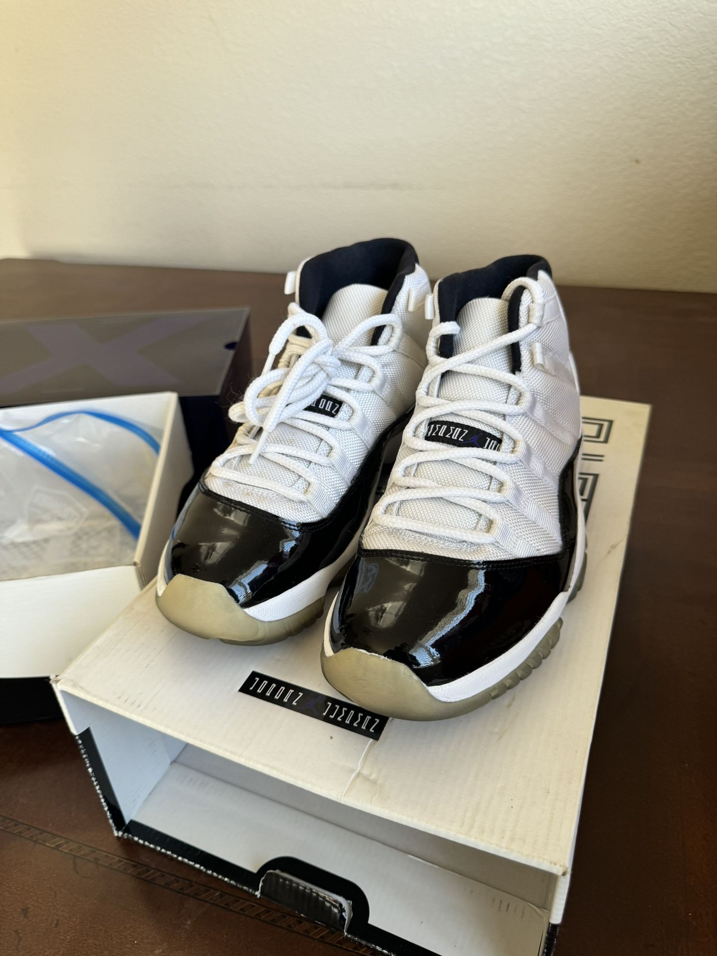 Men’s Jordan 11 Concord Size 9
