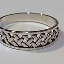 Authentic Sterling Silver red CZ claddagh Ring  Size 8.  Stamped  925 and is 92.5% real sterling silver
 
 Perfect gift for the holidays. Fine jewelry