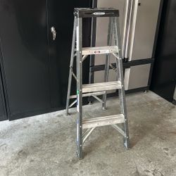 Werner 4 ft. Fiberglass step Ladder