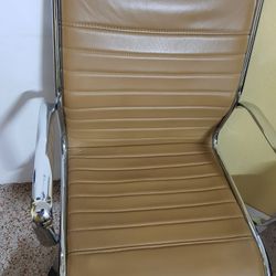 Venta por cierre de oficina  , Buenas Condiciones. 