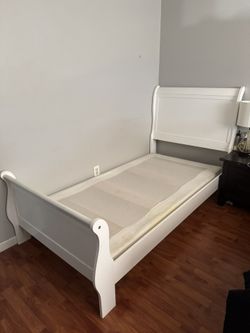 Twin Sleigh Bed