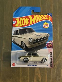 2025 Hot Wheels Compact Kings Lotus Cortina  L/Mcase 