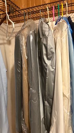 MEN’S MISC CLOTHING - SIZE M