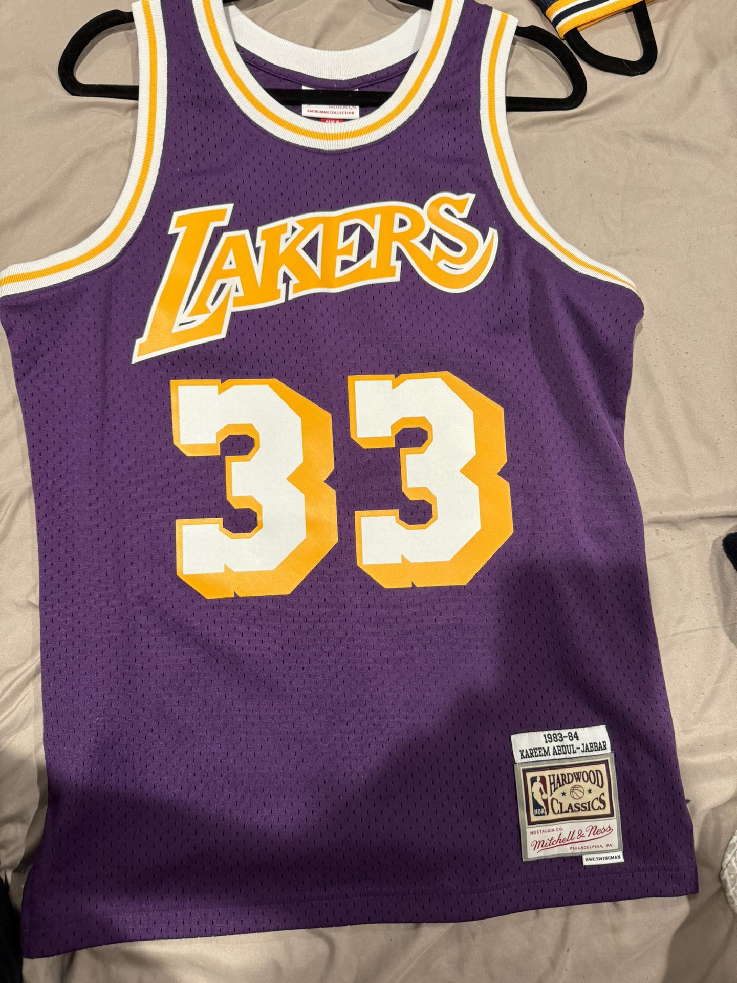 Lakers Jersey Size Medium 99$