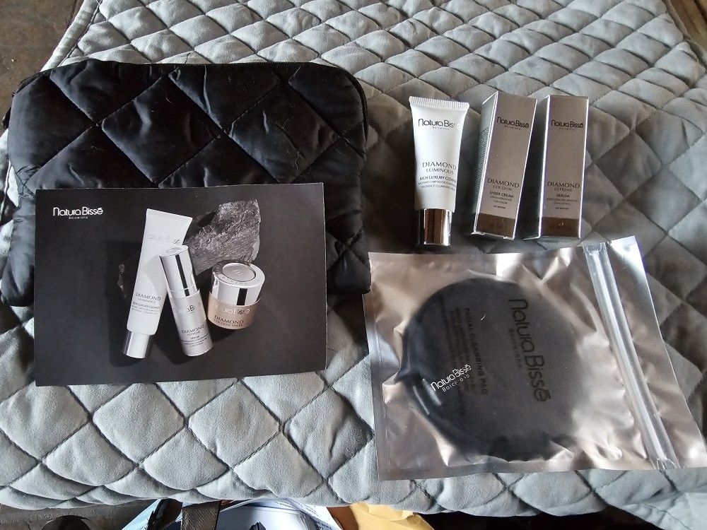 Natura Bisse Trial Kit W/ Bag & Sponge