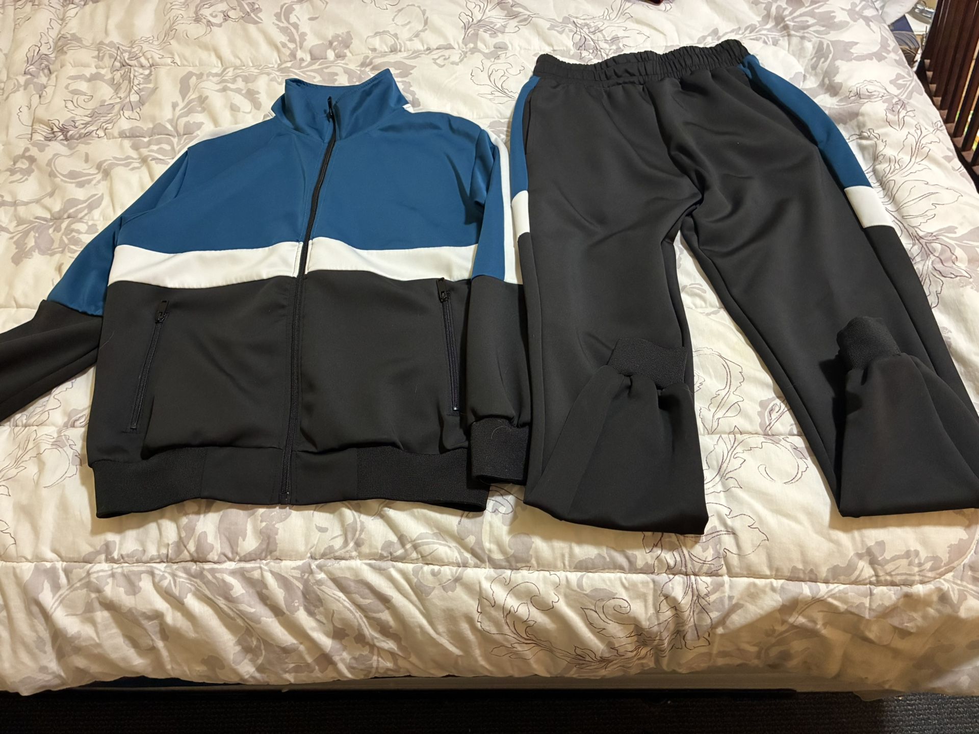 Men’s Two-Piece Jogging Suit