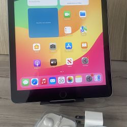Apple IPad 6th Generation (9.7” Retina / Touch ID ) 32GB  & Accessories 
