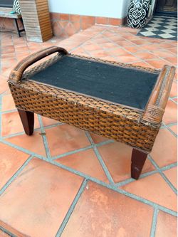 Wicker Ottoman / Bench with Tray Top – Coffee Table or Entryway Accent