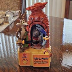 PEZ Wile E. Coyote & Road Runner Candy Dispenser Battery Powered Looney Tunes Warner Brothers / Collectible / Memorabilia / Toy / Figure / Vintage