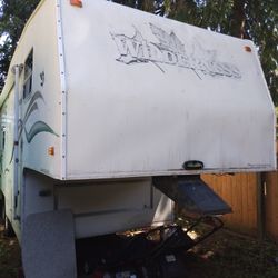 !!!2000  WILDERNESS 26' 5TH WHEEL CAMPER!!