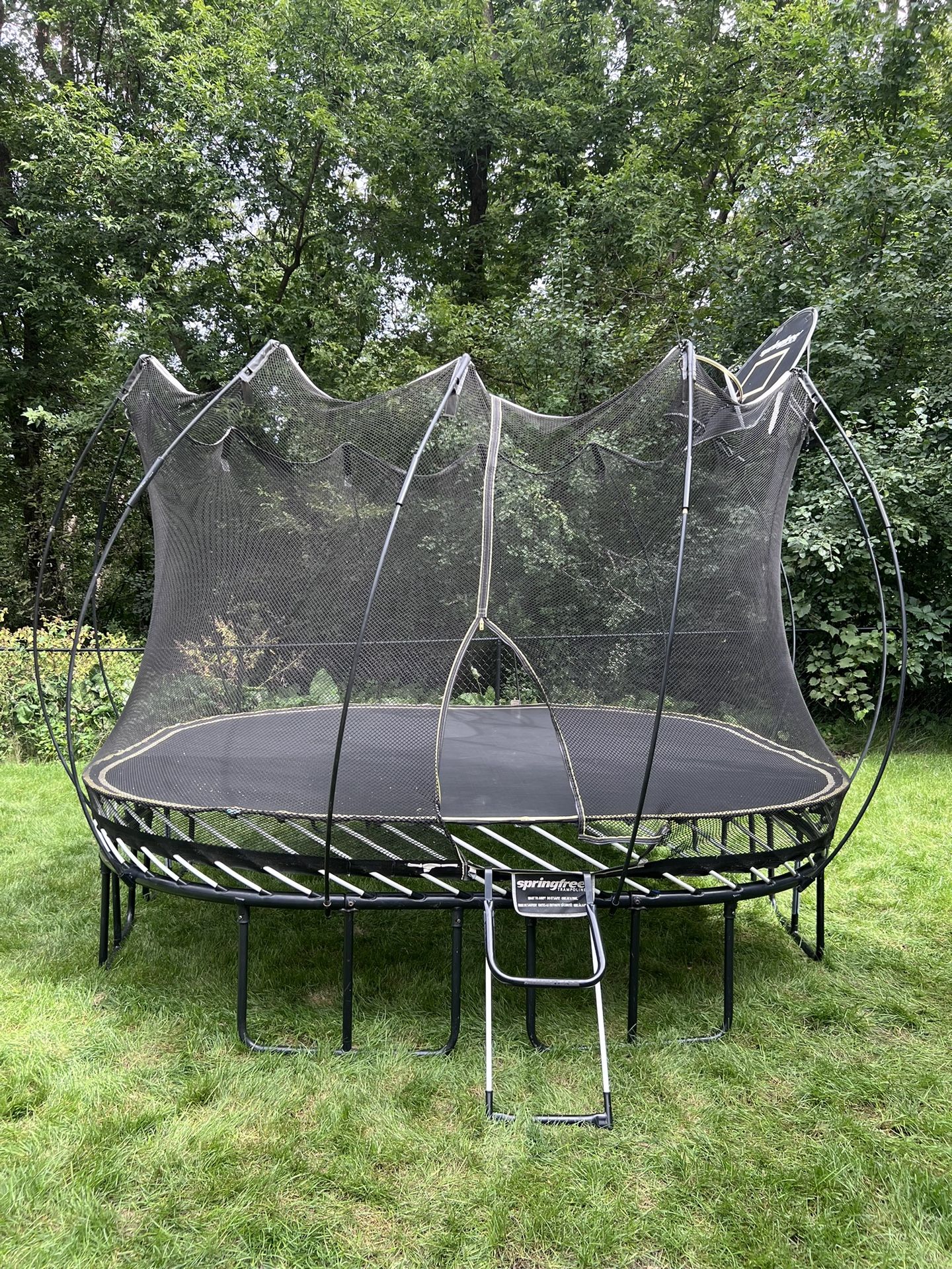 Trampoline Assembly ! This Is For Both, Moving The Trampolín And Install Back At Your New Place! Or Just To Assembly! $300