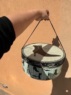 Round Decorative Hat Box with Handle