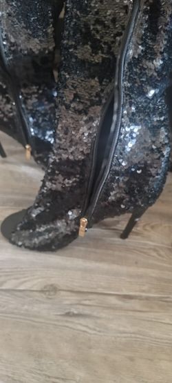 Shoes, Purses, And Many Dresses And A Kids Girl Bick