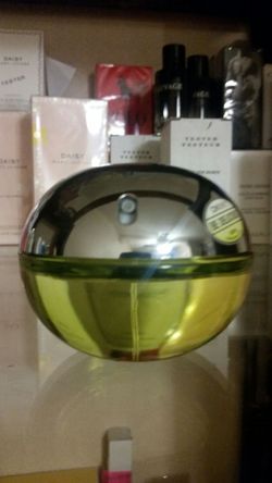 By delicious DKN'Y 3 4.2oz 100.ML yo vendo perfumes autenticos.