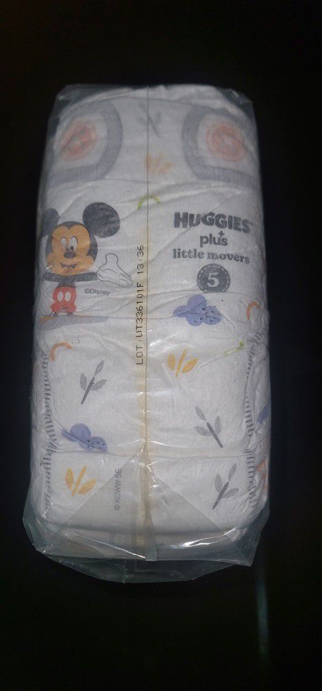 HUGGIES Diapers Size 5