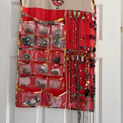 JEWELRY HANGER with JEWELRY