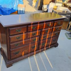Vintage American Drew Solid Wood Seven Drawer Dresser