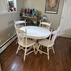 Kitchen Table + 4 Chairs
