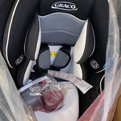 NEW! Graco Extend2fit Convertible Car Seat