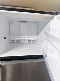 FRIGIDAIRE Refrigerator