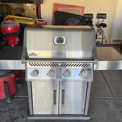 Napoleon Grill 4 burner
