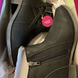 Brand new SO® Stassi Girls' Ankle memory foam Boots size 2 