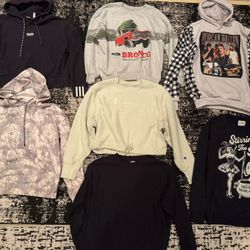 Women’s Crewneck, Sweatshirts, Hoodies Size Medium