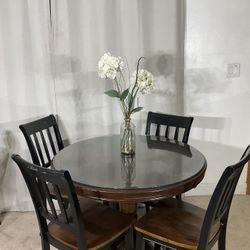 Round Kitchen Dining Table & 4 Chairs ASHLEY FURNITURE 