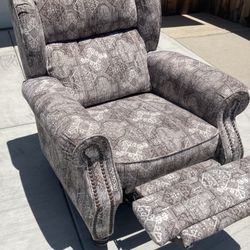 Nice Recliner 