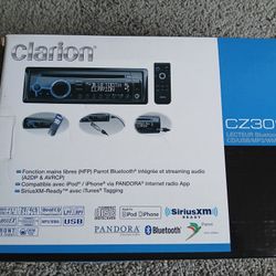 Clarion In-Dash Audio Receiver 