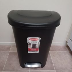 13-Gal Kitchen Trash Can