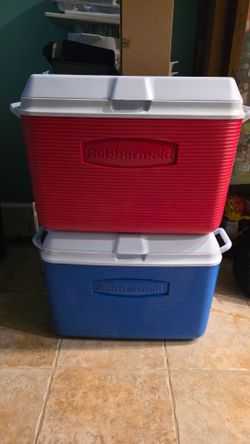 Rubbermaid Coolers Red and Blue Set of 2