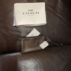 COACH WRISTLET PURSE