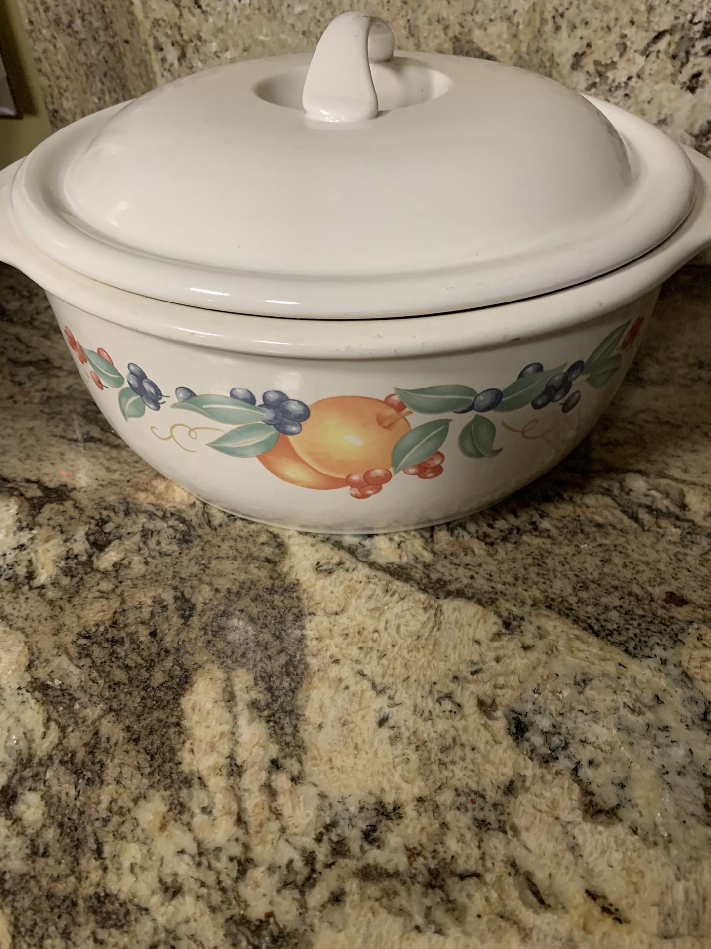 CORELLE Coordinates Abundance 2 1/2 Qt Stoneware Casserole w/lid