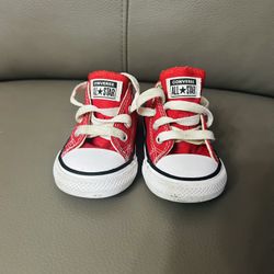 Red Toddlers converses