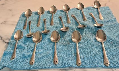 Holmes and Edwards vintage “Lovely Lady”inlaid silverplate teaspoons