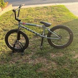 *Cult* Gateway BMX bike
