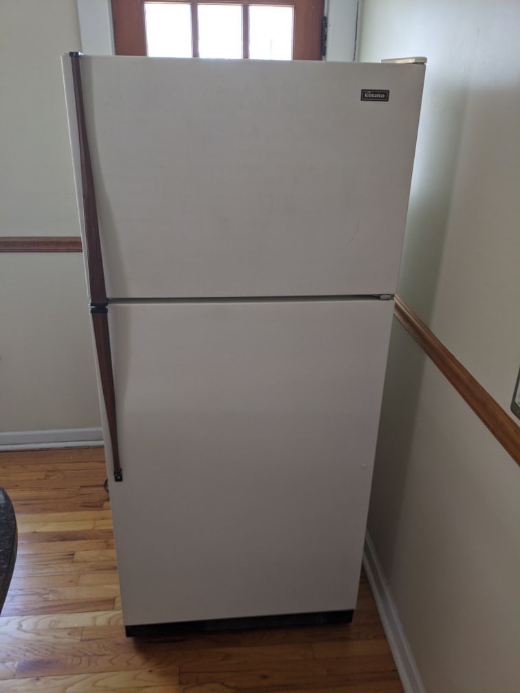 Whirlpool refrigerator 18.1 cu ft model tt18ek