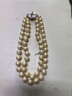 (FE17) Vintage 2 Strand Beaded Necklace Decorative Clasp