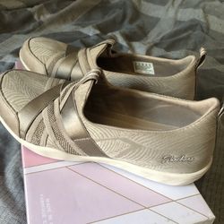 New Women’s Sketchers Slip On’s Size 8