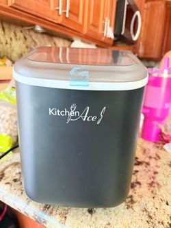 Cute small ICE MAKER